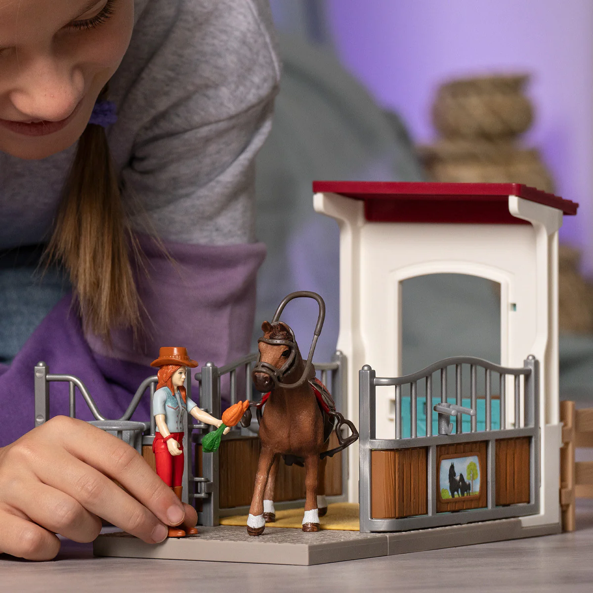 Horse Box with HORSE CLUB Hannah & Cayenne - Image 2